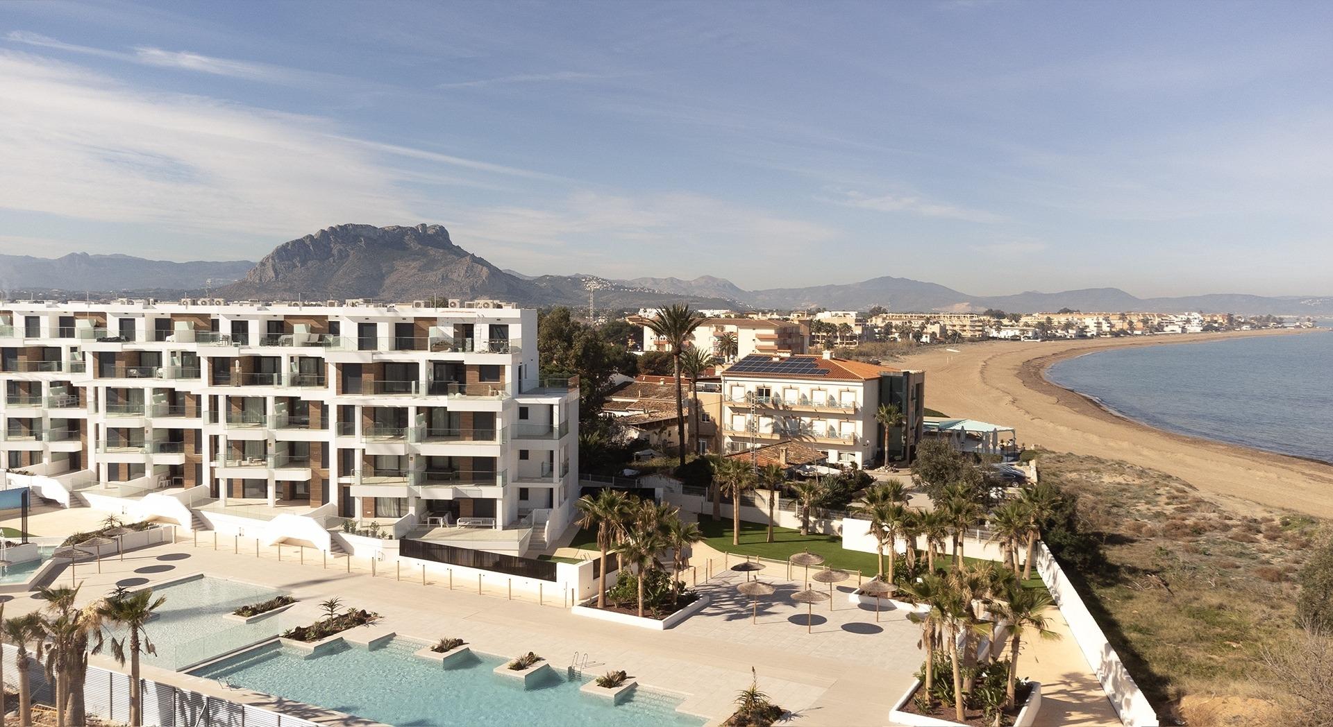 Mediterranean Housing a Few Meters from the Sea — Denia