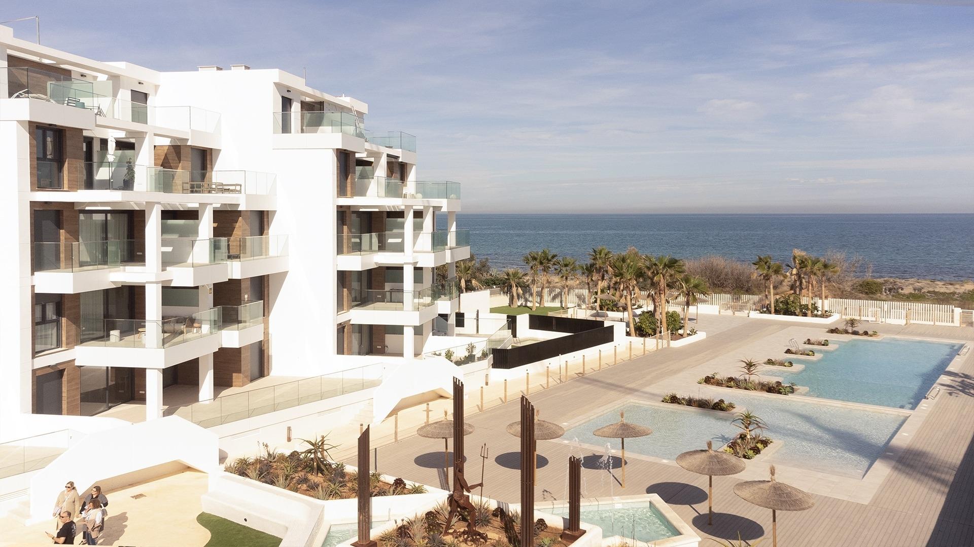Mediterranean Housing a Few Meters from the Sea — Denia