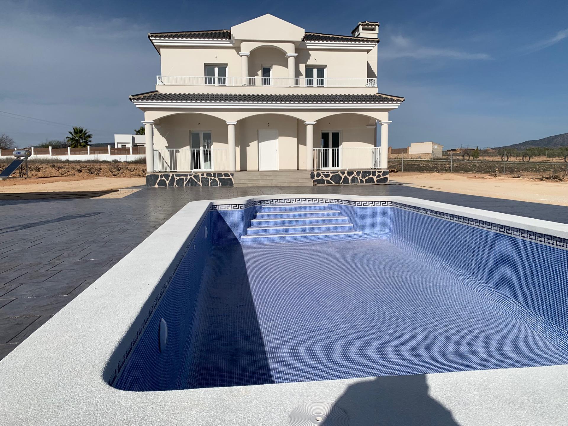 Neu Gebaute Villen in Pinoso — photograph 2