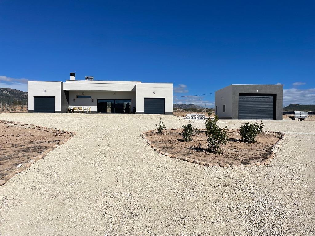 Neu Gebaute Villen in Pinoso — photograph 2