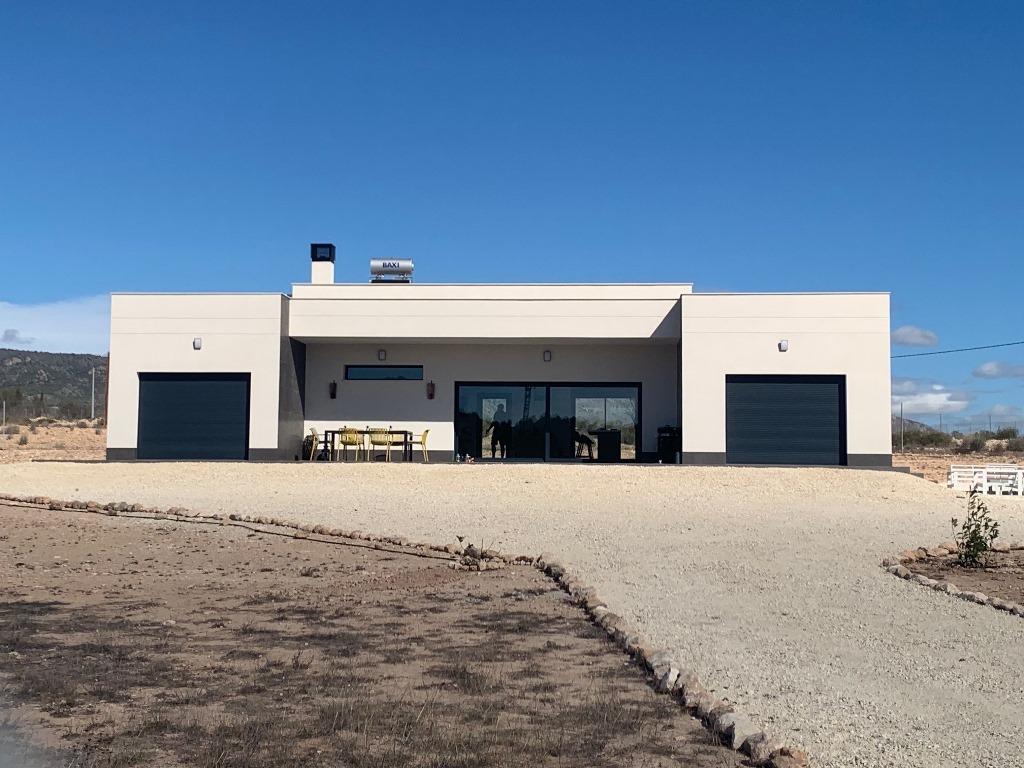 Neu Gebaute Villen in Pinoso — photograph 4