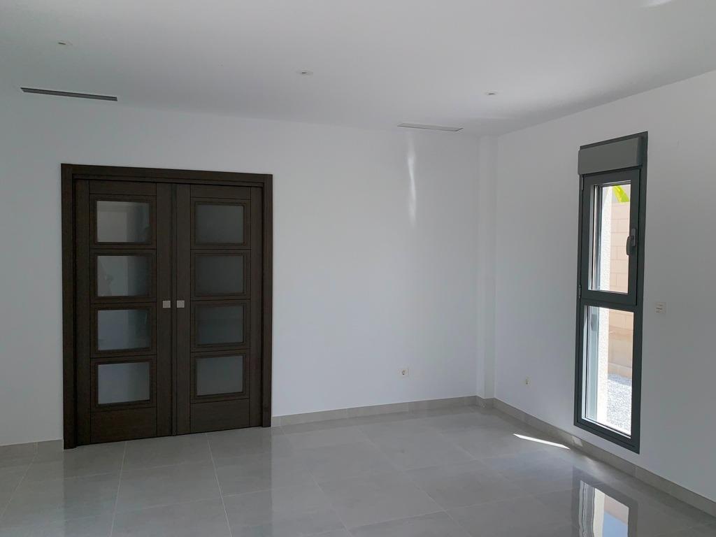 Neu Gebaute Villen in Pinoso — photograph 6