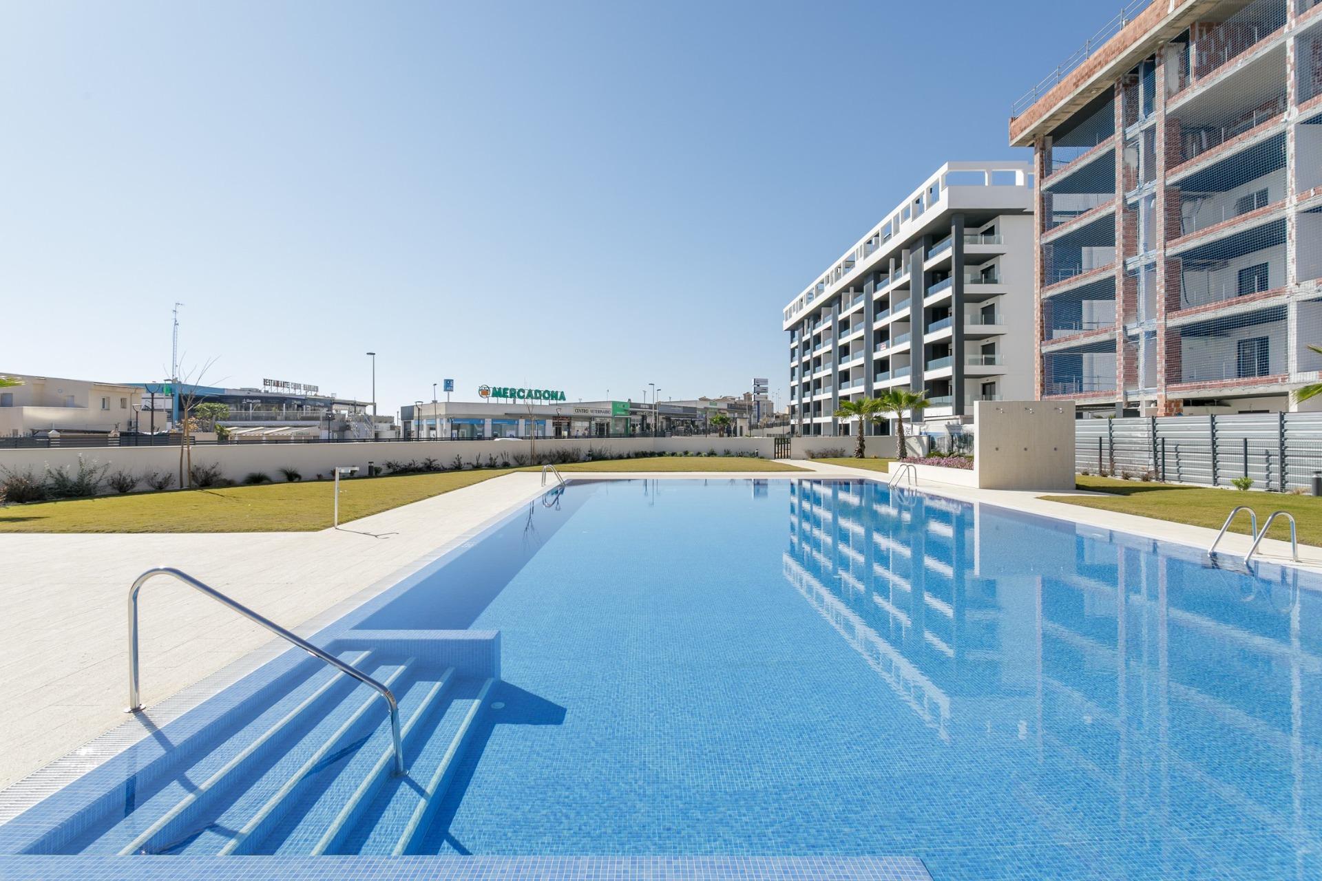 New Build Gated Urbanization in Torrevieja Only 700m from the Beach — Torrevieja