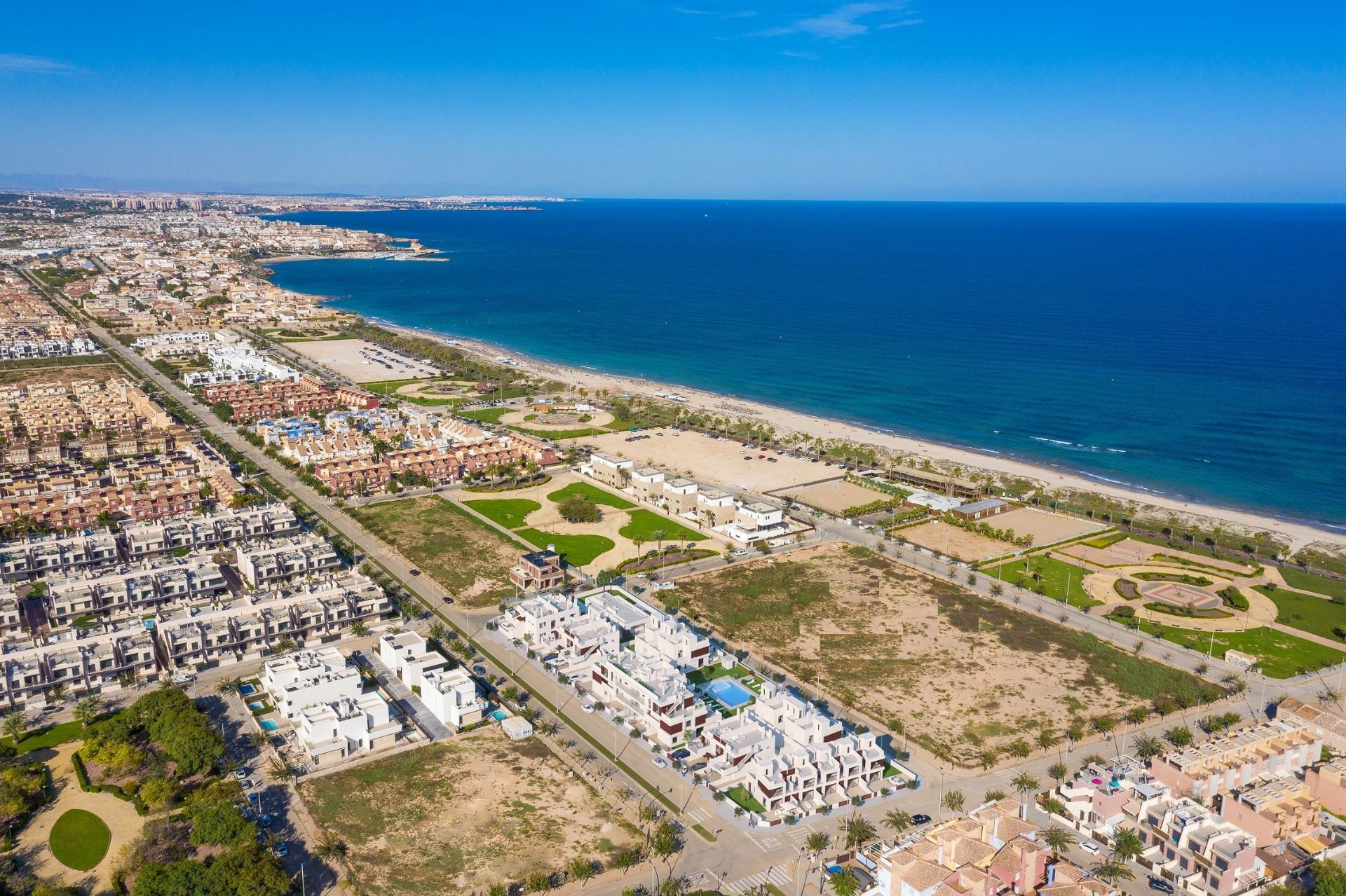 Nybyggede boliger kun 200 meter fra Las Higuericas-stranden — photograph 3