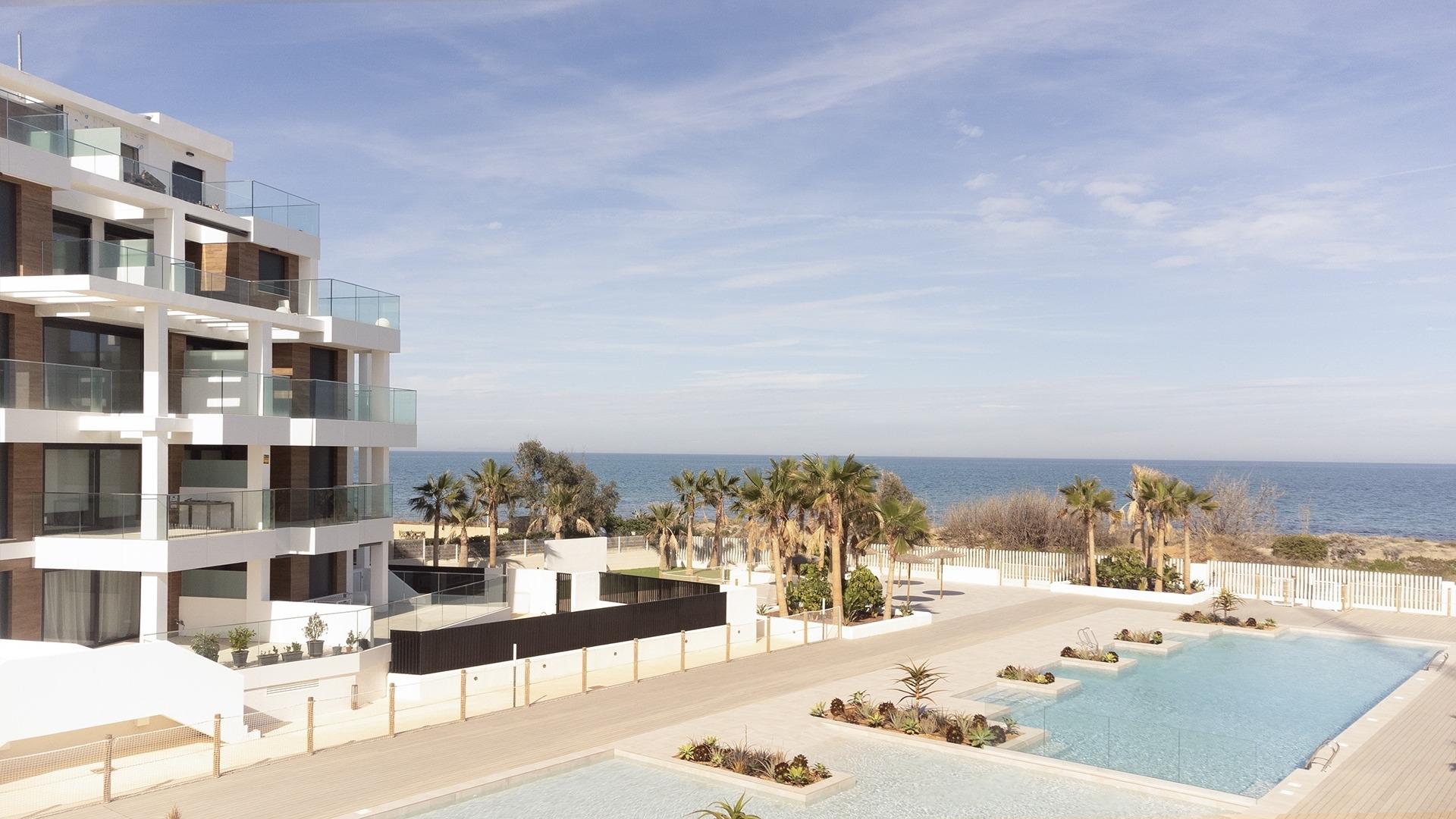Mediterranean Housing a Few Meters from the Sea — Denia