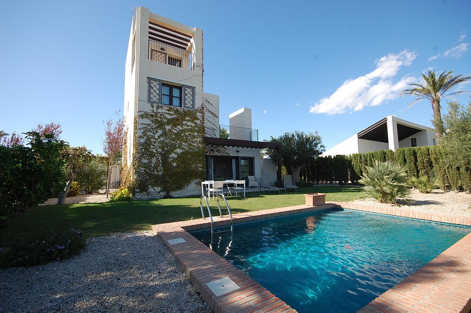 Elegant detached villas with private pool at Peraleja Golf Resort - Costa Cálida — Sucina