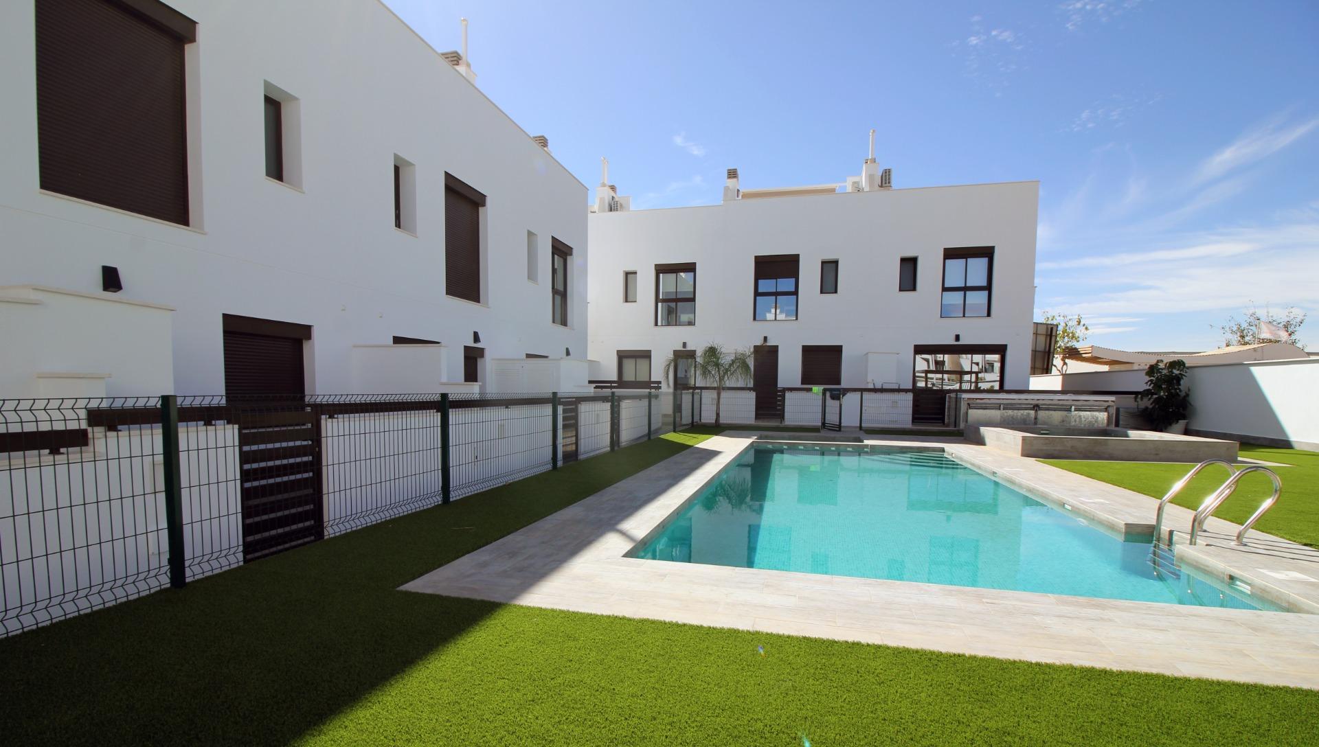 Modern Townhouses and Semi-Detached Homes in Pilar de la Horadada — Pilar de La Horadada