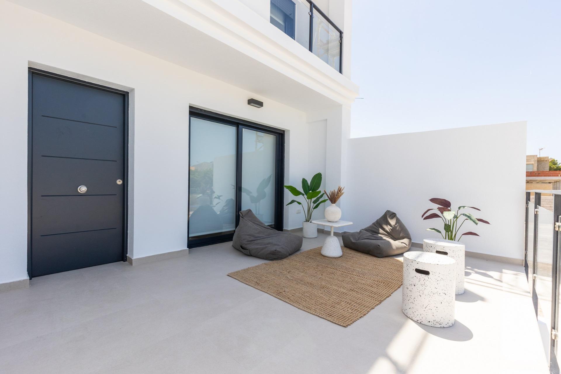 Moderne Reihenhäuser mit Solarium und Keller in Rafal, Alicante — photograph 5