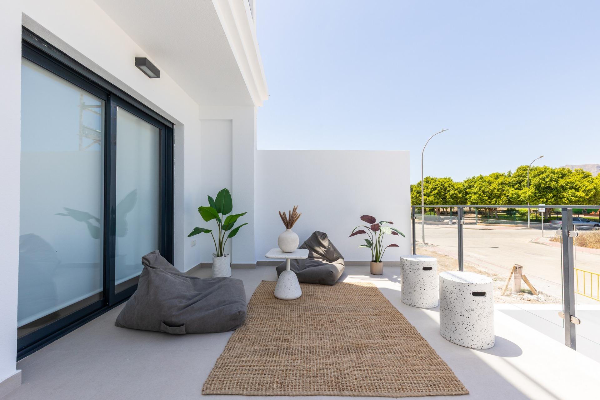 Moderne Reihenhäuser mit Solarium und Keller in Rafal, Alicante — photograph 6