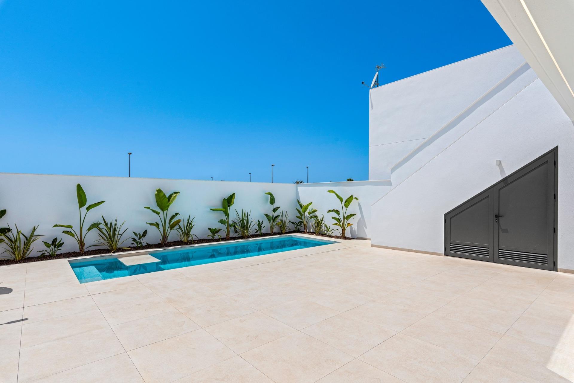 Neubau-Villen in der Nähe von Serena Golf in Los Alcazares — photograph 4
