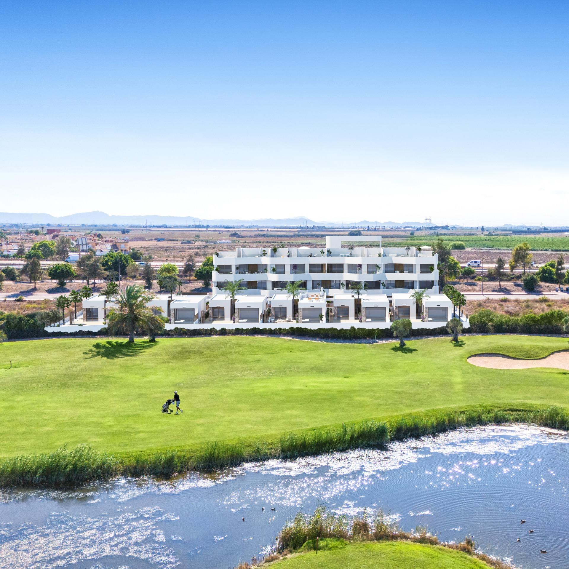 Nybyggede lejligheder og villaer i første række til golfbanen i Los Alcazares på Costa Calida — photograph 5