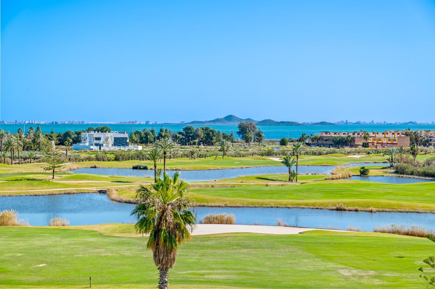 Nybyggede lejligheder og villaer i første række til golfbanen i Los Alcazares på Costa Calida — photograph 6