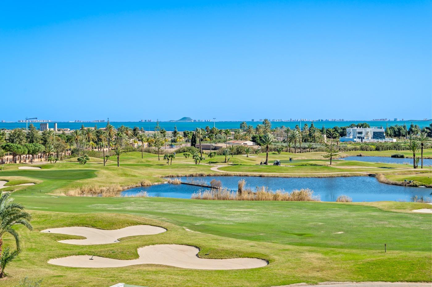Nieuwbouwwoningen en villa’s direct aan de golfbaan in Los Alcázares, Costa Cálida — photograph 3
