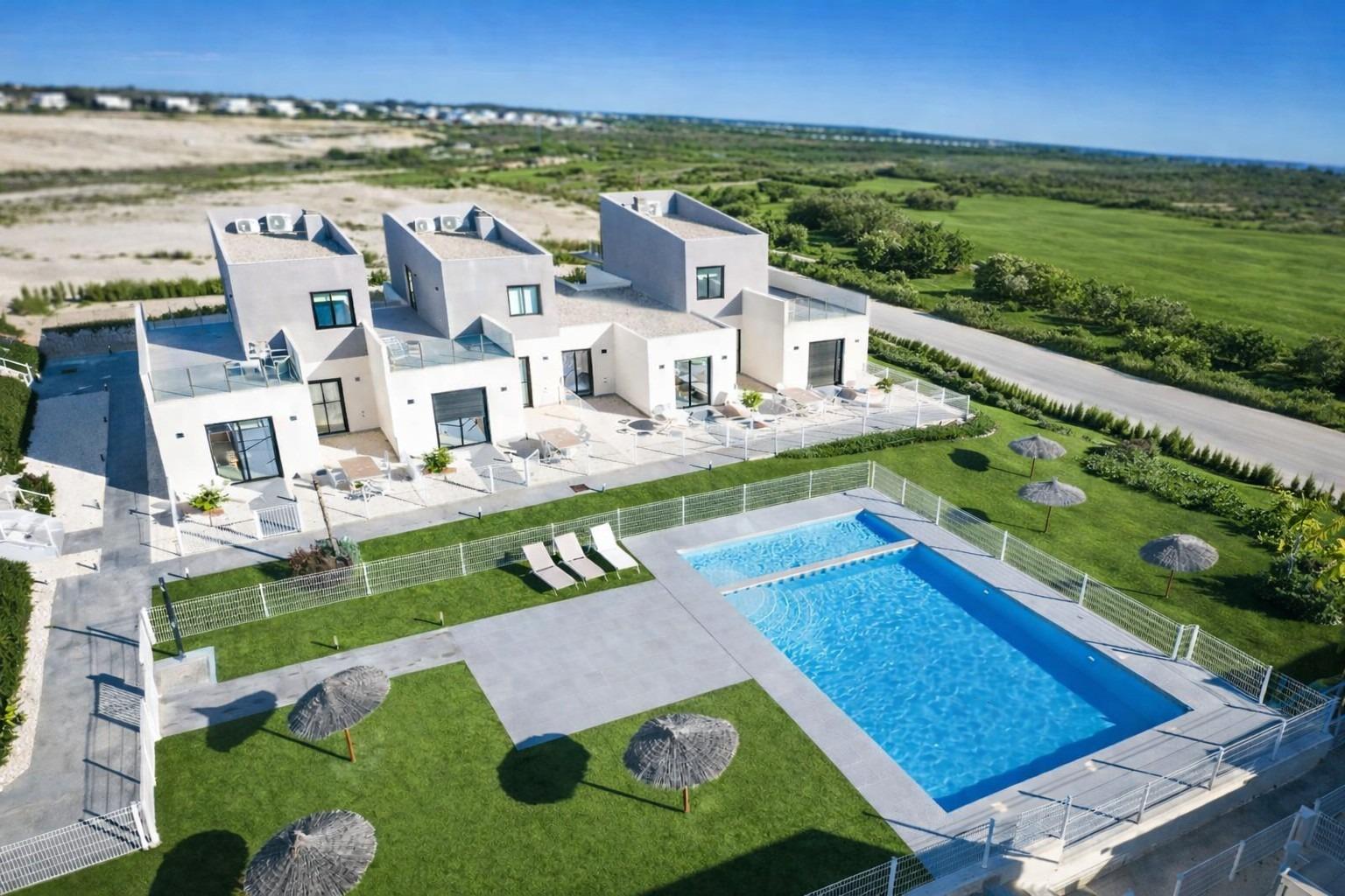 Adosados y villas adosadas de nueva construcción, listas para entrar a vivir, en Altaona Golf Resort, Murcia — photograph 4
