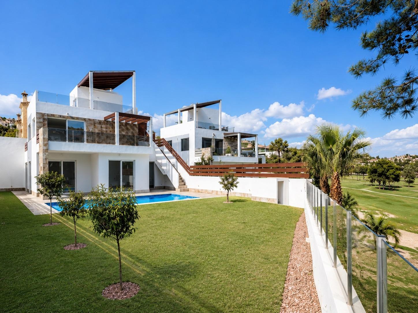 Luxury Golf Frontline Villas in Ciudad Quesada, Costa Blanca — Rojales