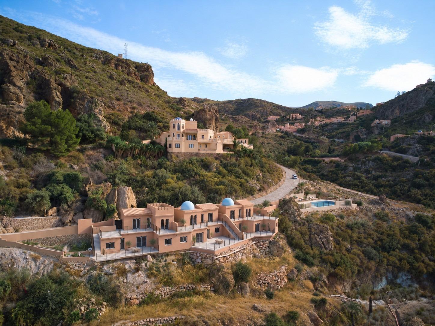 Nybyggede rækkehuse med udsigt til bjergene i Sierra Cabrera, Almería — photograph 3