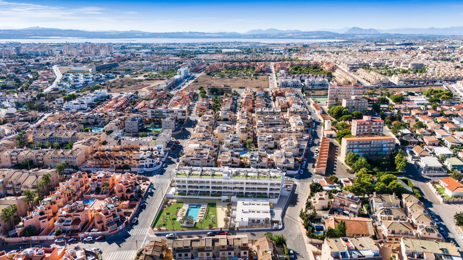 New Build Tourist Licensed Apartments 300 m from the Beach in Torrevieja — photograph 4